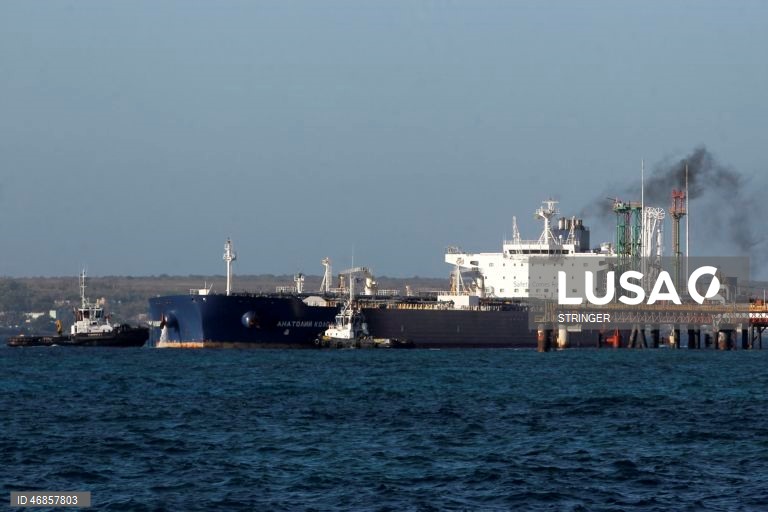 Cuba descarrega 100 mil toneladas de petróleo bruto de petroleiro russo
