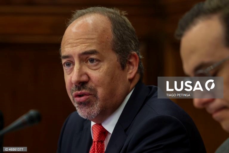Não é o Banco de Portugal que pode pôr limites às comissões bancárias - governador