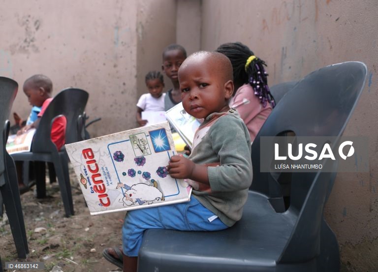 Projeto educativo moçambicano quer expandir livros infantis em línguas nacionais