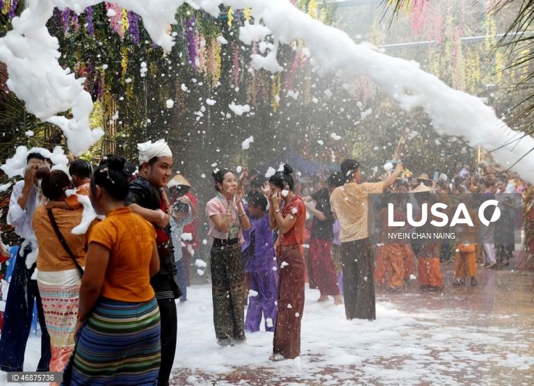 Shan people celebrate traditional water festival in Yangon