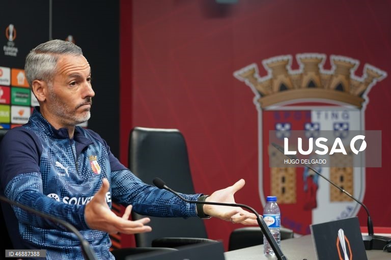 I Liga: Não tenho capacidade para preparar dois jogos ao mesmo tempo - Vicens