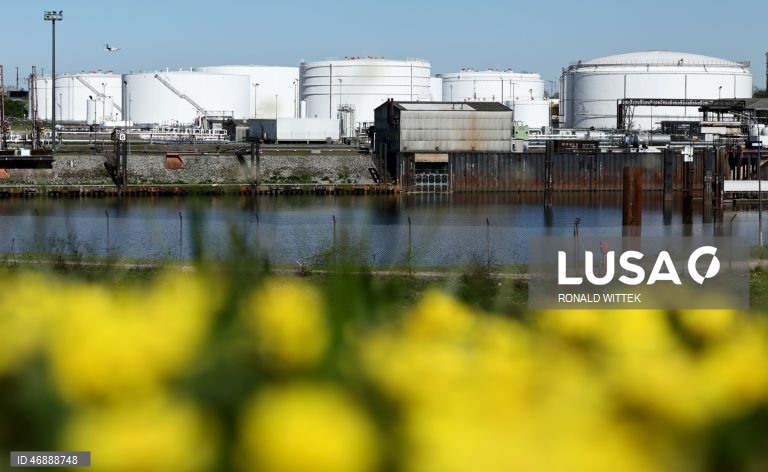 Preço do petróleo cai mais de 2% com possível acalmia do conflito no Médio Oriente