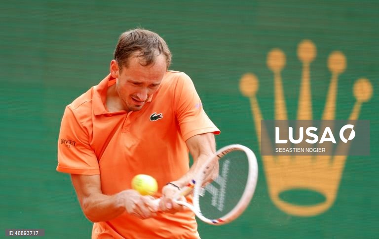 Medvedev humilhado por Berrettini no Masters 1.000 de Monte Carlo