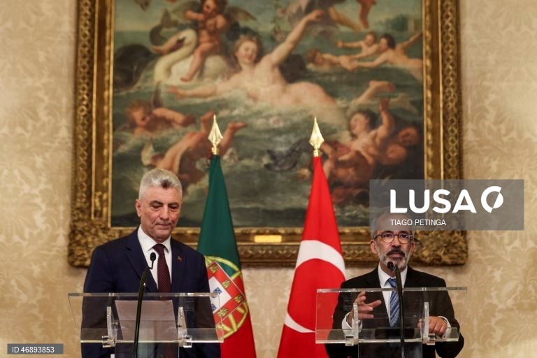 MNE português apela a respeito por cessar-fogo e pede a Israel que pare de atacar Líbano