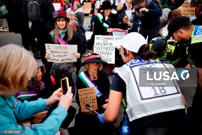 Polícia Metropolitana de Londres detém cerca de 100 em protesto pró-Palestine Action