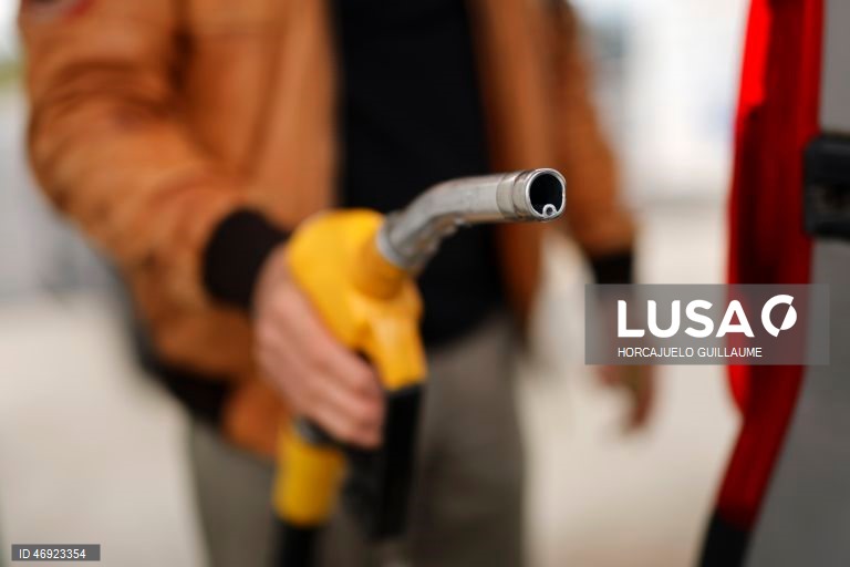 Brent sobe 2,5% para perto de 98 dólares com incerteza sobre negociações