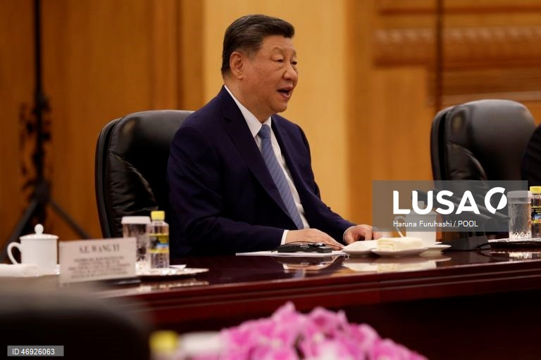 China defende cessar-fogo e garantia de livre navegação em Ormuz