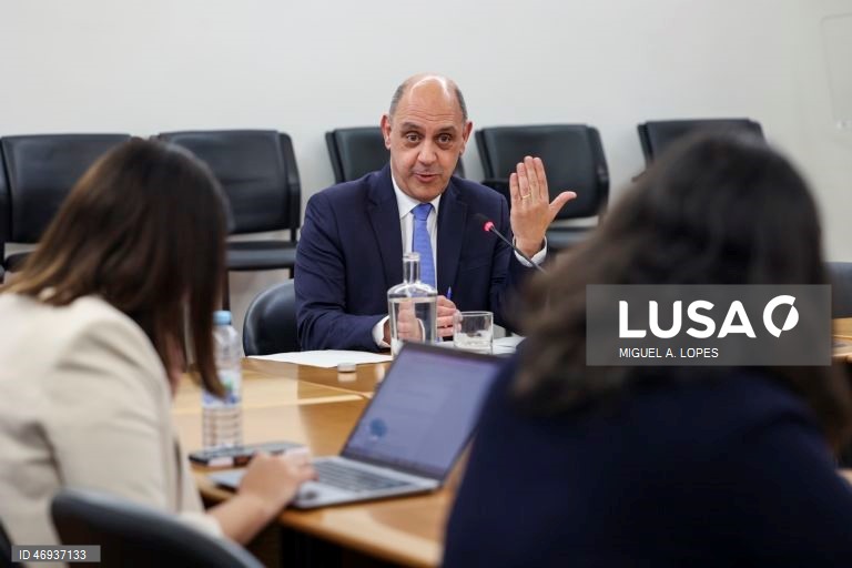 Ex-ministro rejeita que atraso no concurso dos helicópteros do INEM se deveu a razões financeiras