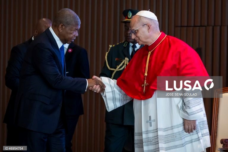 Leão XIV critica lógica extrativista e apela ao diálogo em África