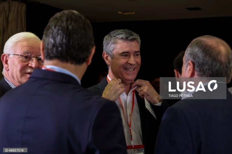 Carneiro diz que sondagens mostram que portugueses “não confiam no Governo”