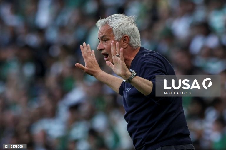 Mourinho reforça que “só ganhando os quatro jogos” o Benfica pode ser segundo