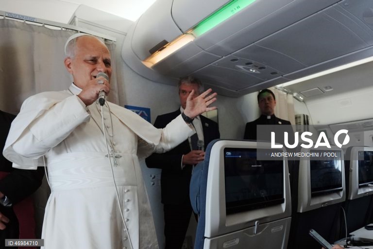 Leão XIV pede que migrantes sejam tratados como seres humanos