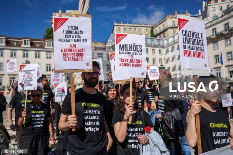Trabalhadores da EGEAC protestam frente à Câmara de Lisboa por melhores salários