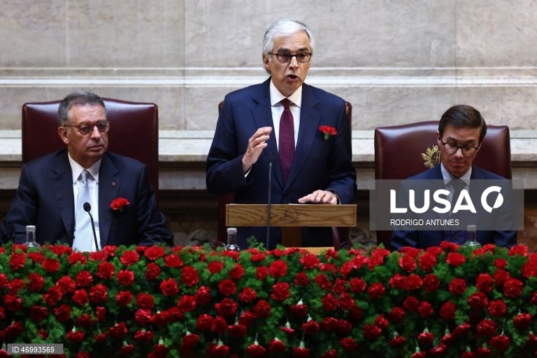 25 Abril: Aguiar-Branco avisa que remédios populistas fecham a política e tornam-na elitista