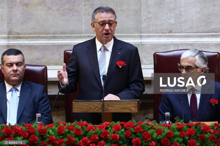 25 Abril: Seguro alerta que a liberdade desaparece aos poucos e defende transparência nos donativos políticos