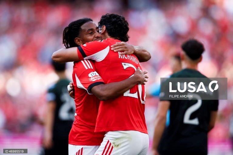 Benfica vence Moreirense e reforça segundo lugar provisório