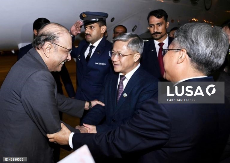 Pakistani President Zardari visits China