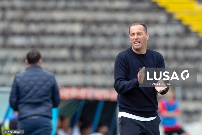 Petit garante que Santa Clara “não vai para a festa” e quer vencer FC Porto