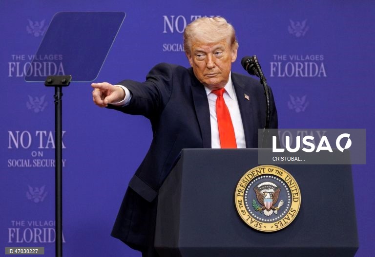 Donald Trump anuncia que Marinha americana vai escoltar navios presos no Estreito de Ormuz