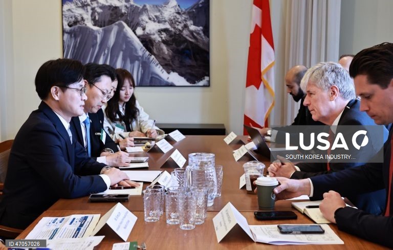 South Korea and Canada industry ministers meet in Ottawa for energy talks