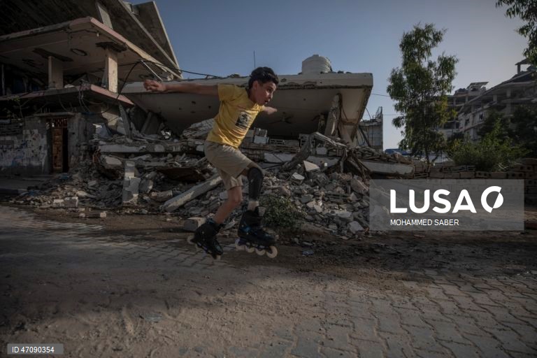 Palestinian amputee skater, 13-year-old Akram Sharif Al-Fayoumi