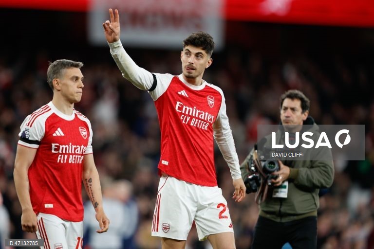 Arsenal sagra-se campeão inglês de futebol pela 14.ª vez após empate do City
