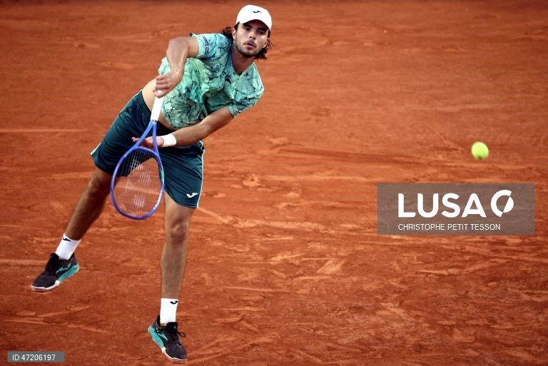 Português Jaime Faria eliminado na terceira ronda do Roland Garros