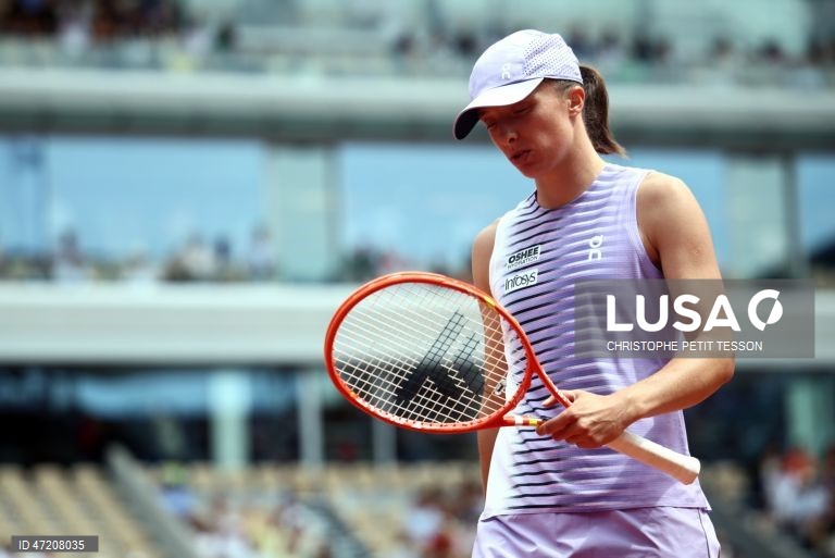 Iga Swiatek eliminada por Marta Kostyuk nos ‘oitavos’ de Roland Garros