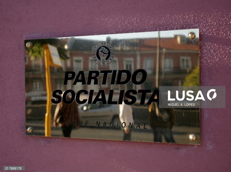 Comissão Política do PS reune-se em clima de crise económica e de polémica nas presidenciais