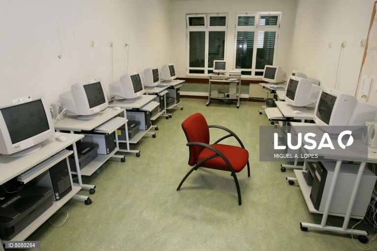 Covid-19: Governo aprova 400ME para universalização da Escola Digital