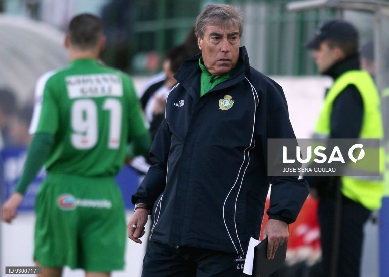 Carlos Cardoso, ex-jogador e treinador do Vitória de Setúbal, morre aos 80 anos