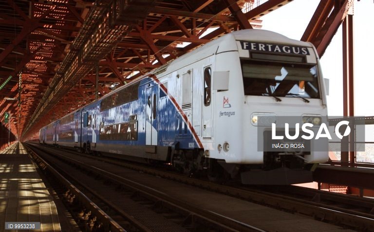 PCP quer acabar com concessão da travessia ferroviária da ponte 25 de Abril