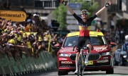 Tim Wellens completa trilogia em grandes Voltas ao ganhar 15.ª etapa da Volta a França