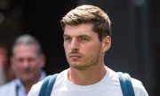 Max Verstappen vai manter-se na Red Bull em 2026