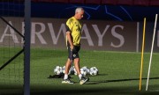 José Mourinho admite que Estádio da Luz "influenciará positivamente" o Benfica