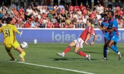 Benfica vence em Alverca e iguala Sporting na classificação