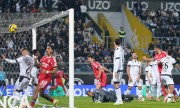 Benfica vence em Guimarães e continua perseguição aos da frente