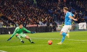 Nápoles vence em Roma e junta-se ao AC Milan na frente da Liga italiana