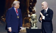 Donald Trump recebe primeiro Prémio da Paz da FIFA