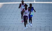 Takele revalida título na maratona de Tóquio, Kosgei vence no setor feminino