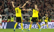 Borussia Dortmund vence nos descontos e continua a nove pontos do líder Bayern