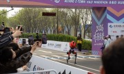 Robô humanoide vence meia-maratona em Pequim e supera recorde mundial humano