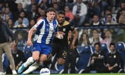 Extremo polaco Oskar Pietuszewski renova com o FC Porto até 2031