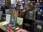 APEL pede que se ofereçam livros no Natal, livrarias criam novas formas de sobreviver