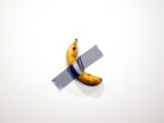 Banana incluída na obra de arte "Comedian" foi comida durante exposição