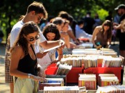 Feira do Livro do Porto arranca com expectativas altas e muitos visitantes