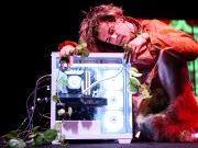 Primeiro espetáculo de teatro com IA põe ator Albano Jerónimo a dialogar com computador