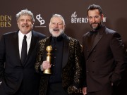 “The Pitt” e “Adolescência” vencem maiores prémios de TV nos Globos de Ouro