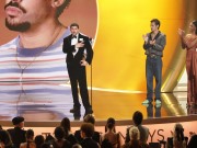 Bad Bunny faz história ao vencer Grammy de Álbum do Ano com disco em espanhol