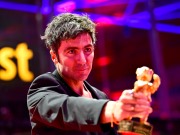 "Gelbe Briefe" do turco-alemão Ilke Çatar vence Urso de Ouro do festival de cinema de Berlim